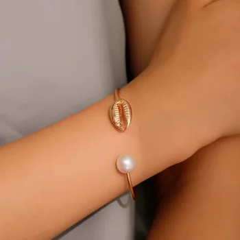 Простой браслет с раковиной и жемчугом для женщин, Модный шарм в виде морской раковины, Регулируемый браслет, Ювелирные изделия, подарки для подружек, Тенденция 2023 года