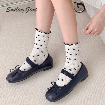 Тонкие и дышащие летние женские носки с цветными точками и легкой прозрачностью в паре с балетными туфлями и наборными носками